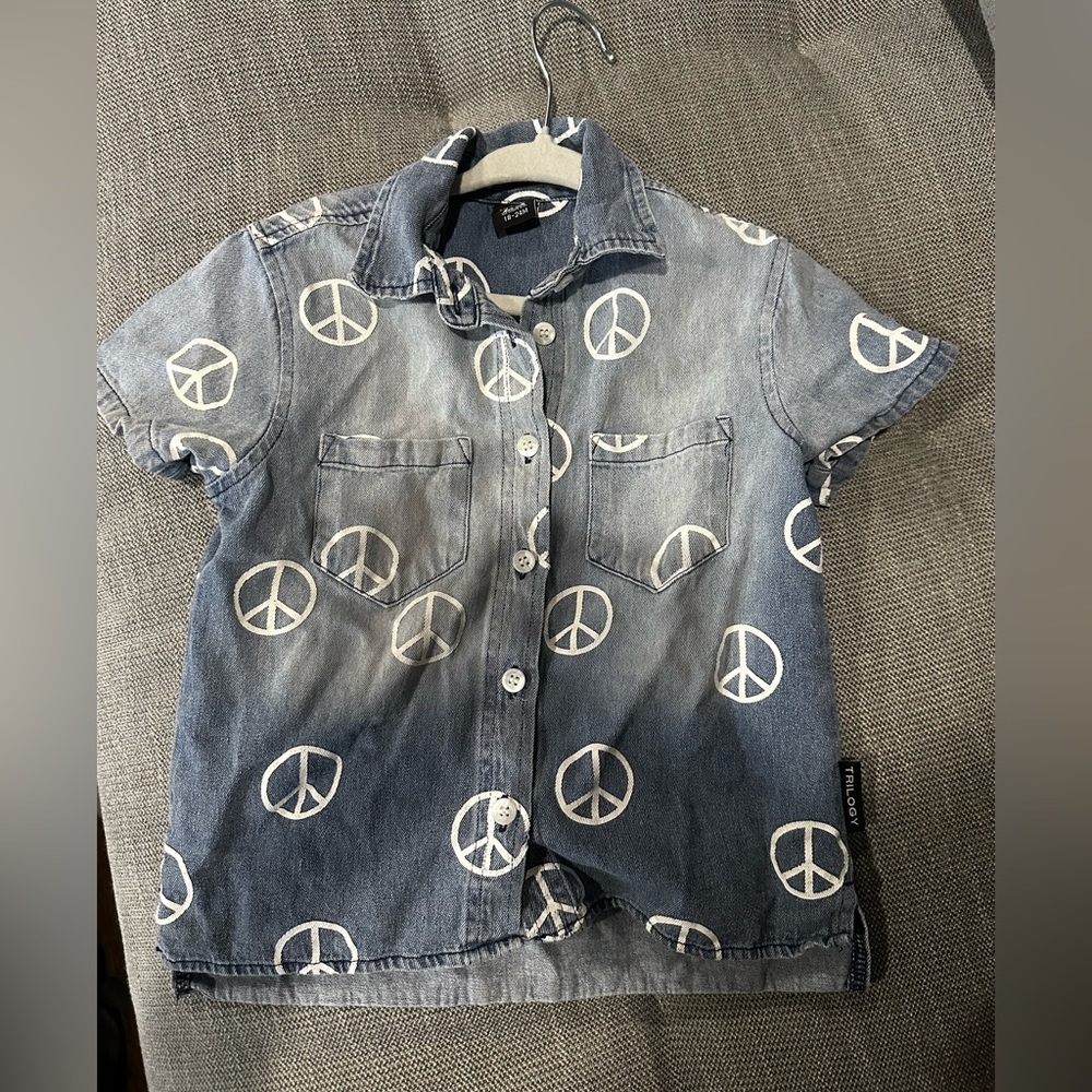 Trilogy design co kids denim button down size 18-24 months